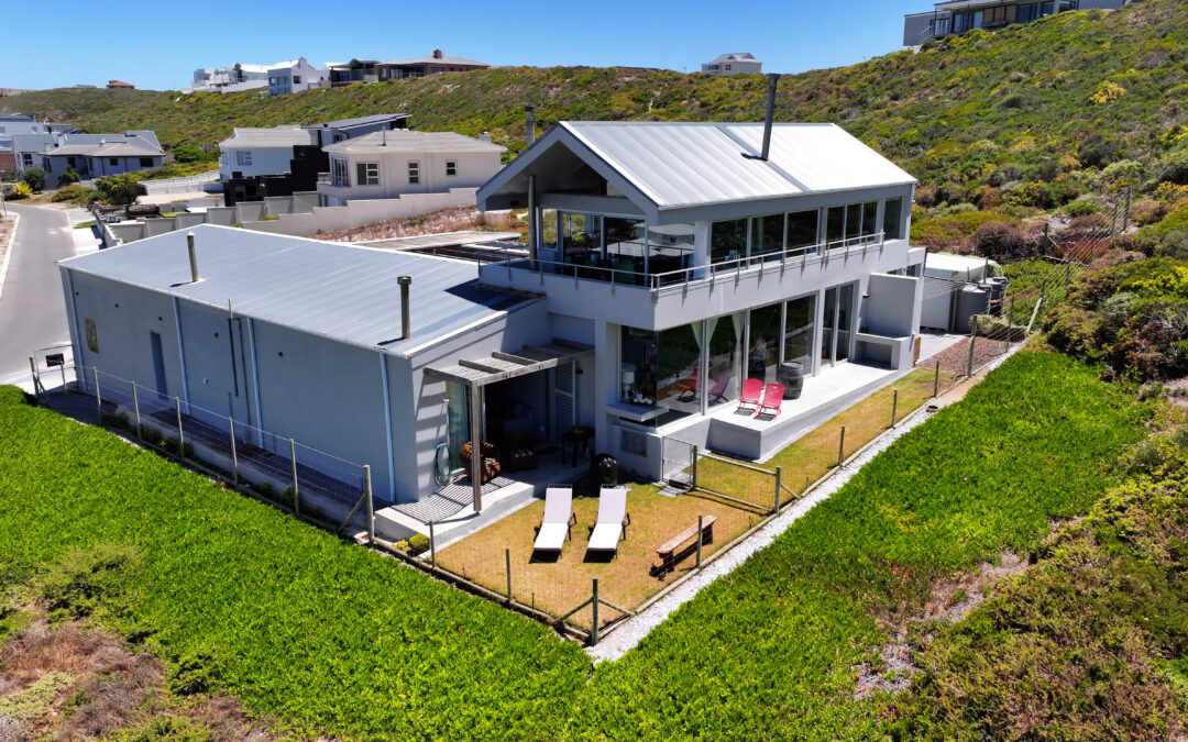 Künstlerischer Flair, Meerblick & Tafelberg. Wunderschönes Familienhaus mit Meer- und Tafelbergblick Gemeinsamer Alleinauftrag
