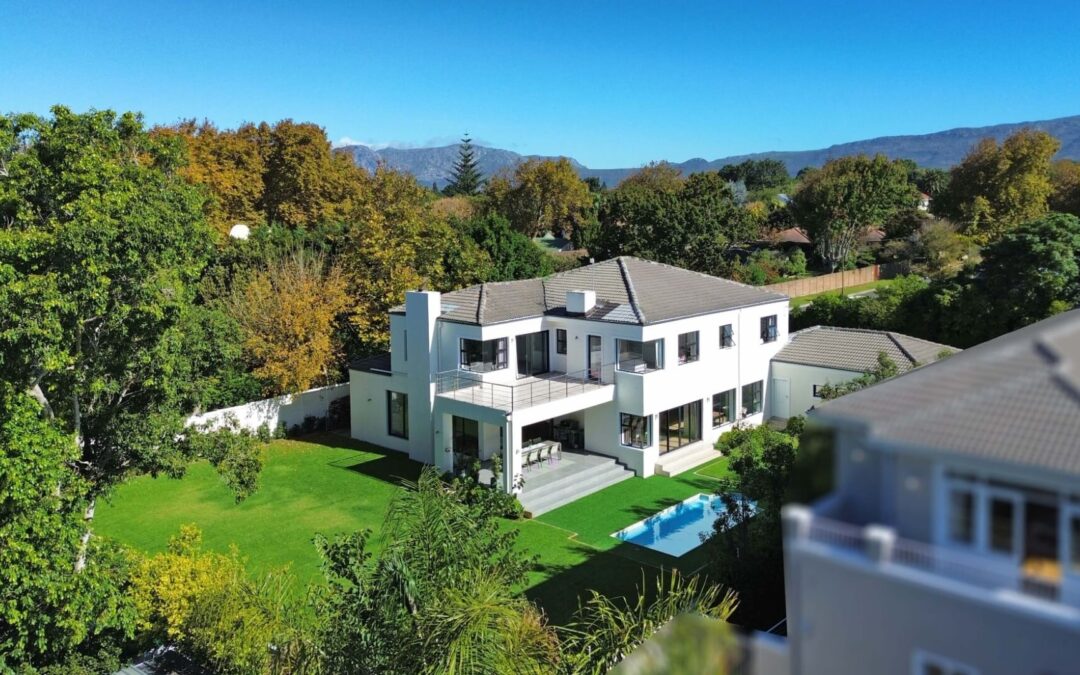 Luxuriöse Villa in Constantia – Exquisites Familienleben in erstklassiger Lage