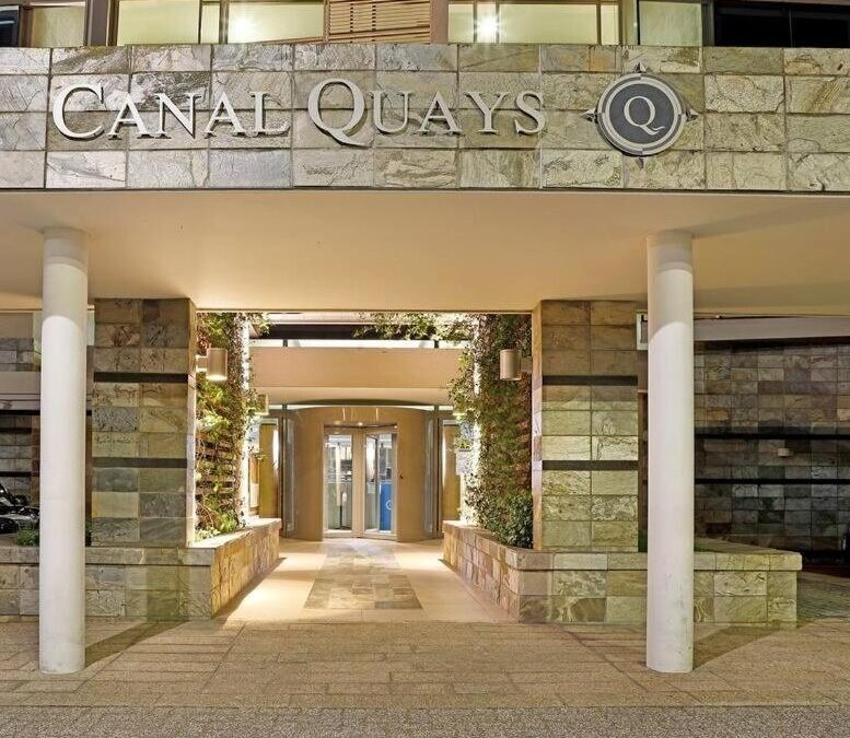 1-Schlafzimmer-Wohnung mit Blick auf den Waterfront-Kanal